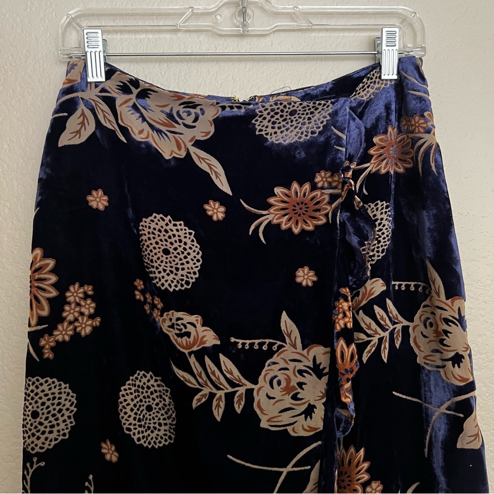 House of Harlow 1960 Navy Floral Midi Skirt - Picture 4 of 11
